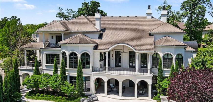 6924 Watson’s Country Lane, Parkville, MO 64152