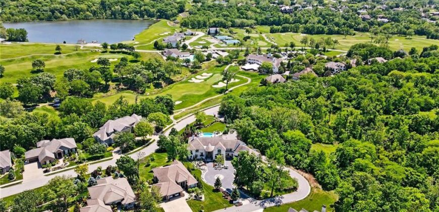 6924 Watson’s Country Lane, Parkville, MO 64152