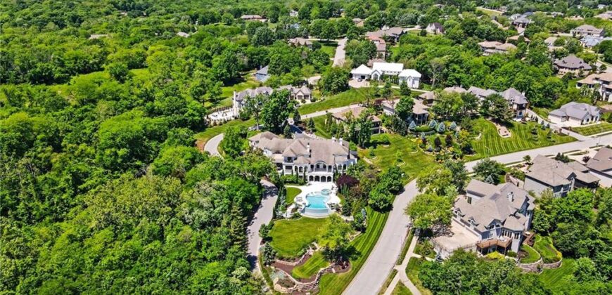 6924 Watson’s Country Lane, Parkville, MO 64152