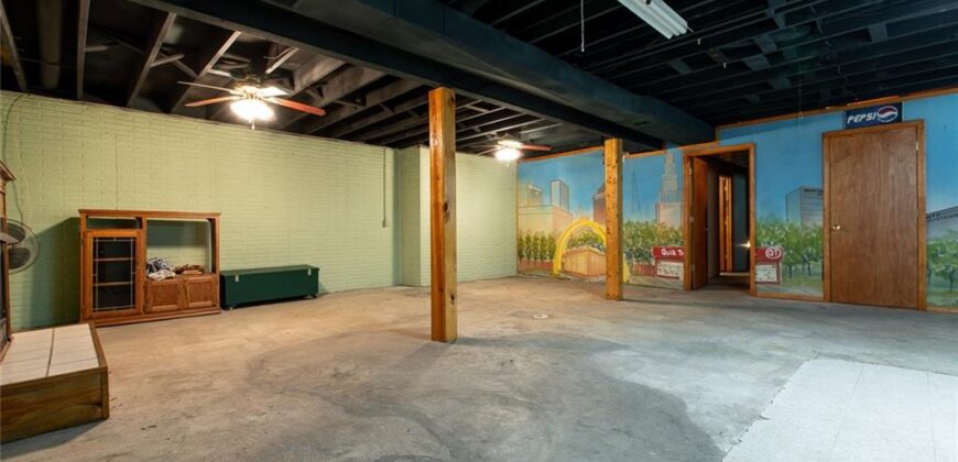 8030 N Main Street, Kansas City, MO 64118