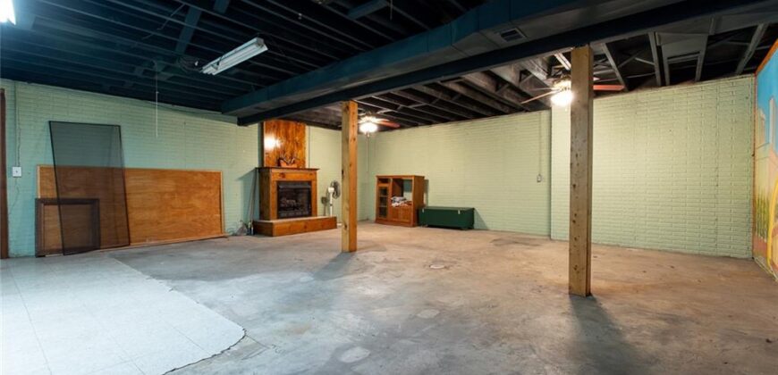 8030 N Main Street, Kansas City, MO 64118