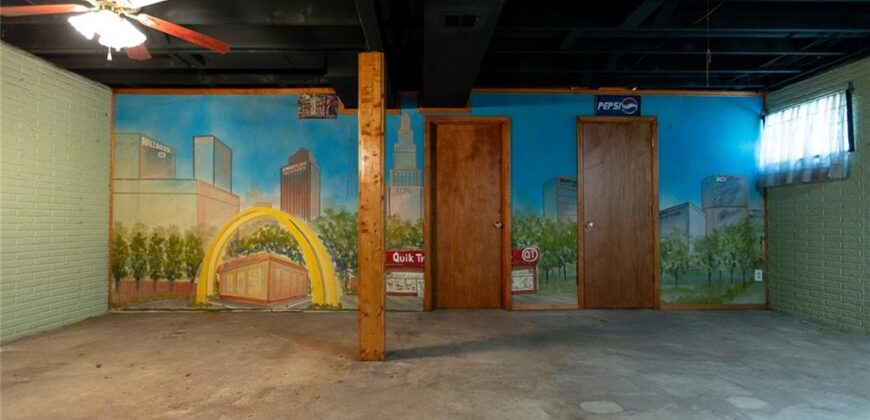 8030 N Main Street, Kansas City, MO 64118