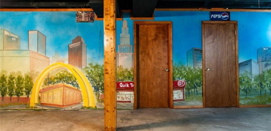 8030 N Main Street, Kansas City, MO 64118