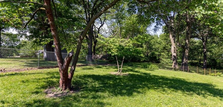 8030 N Main Street, Kansas City, MO 64118