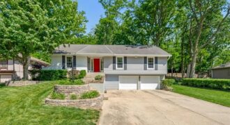 725 Laurel Avenue, Liberty, MO 64068