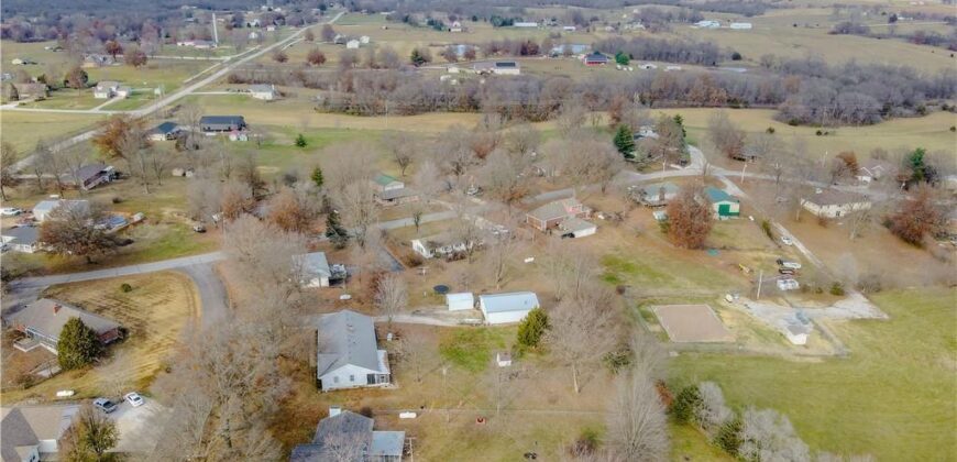 14655 Gale Road, Smithville, MO 64089