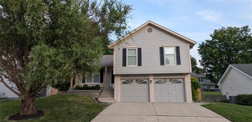 1617 WELLESLAY Lane, Liberty, MO 64068