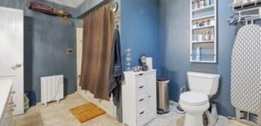 1900 NE 65th Street, Gladstone, MO 64118