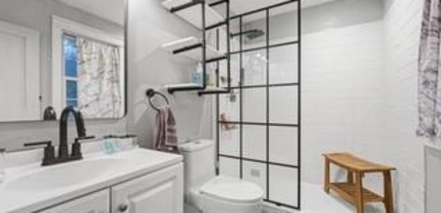 1900 NE 65th Street, Gladstone, MO 64118