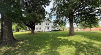 1900 NE 65th Street, Gladstone, MO 64118