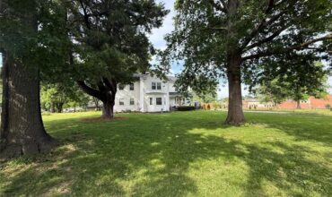 1900 NE 65th Street, Gladstone, MO 64118