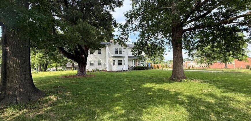 1900 NE 65th Street, Gladstone, MO 64118
