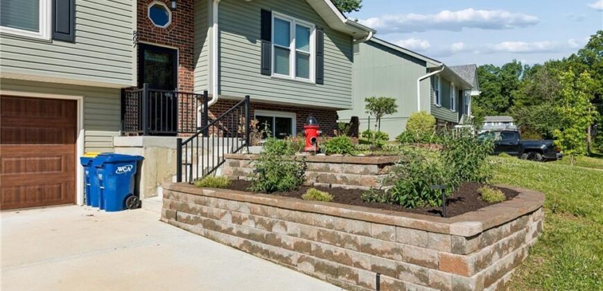 807 E Summit Street, Smithville, MO 64089