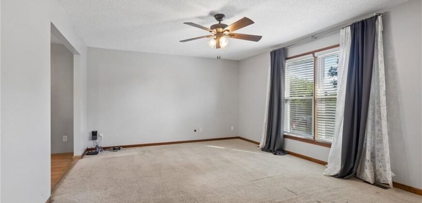 807 E Summit Street, Smithville, MO 64089