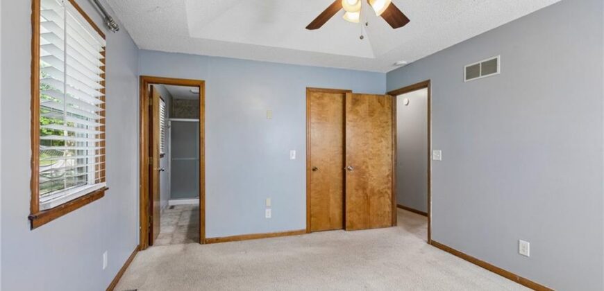 807 E Summit Street, Smithville, MO 64089