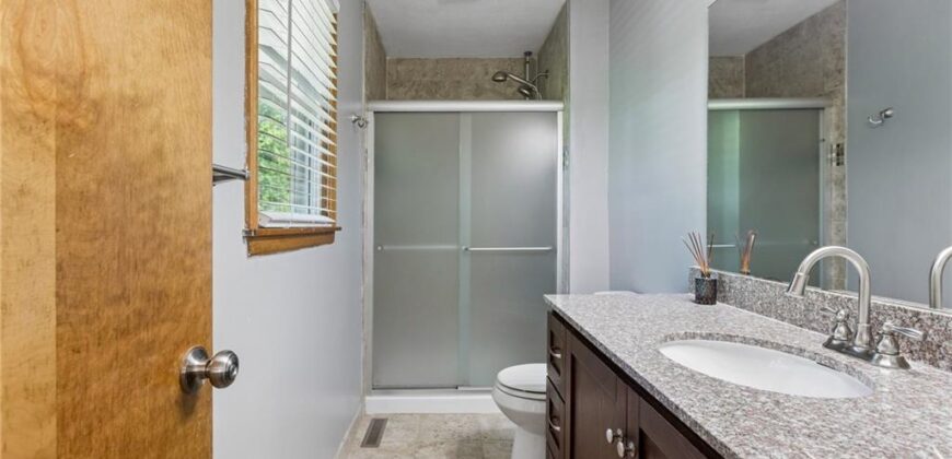 807 E Summit Street, Smithville, MO 64089