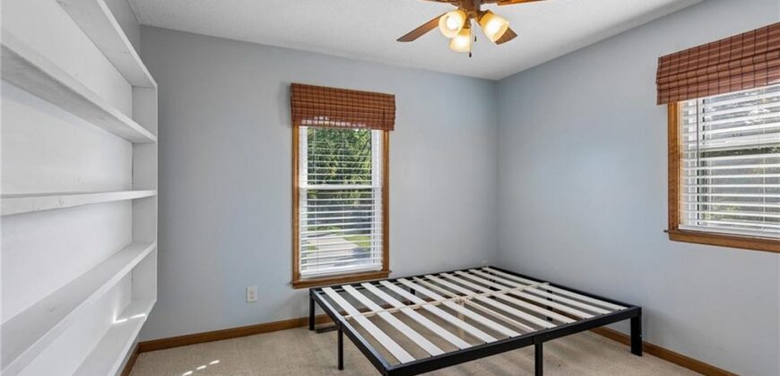 807 E Summit Street, Smithville, MO 64089
