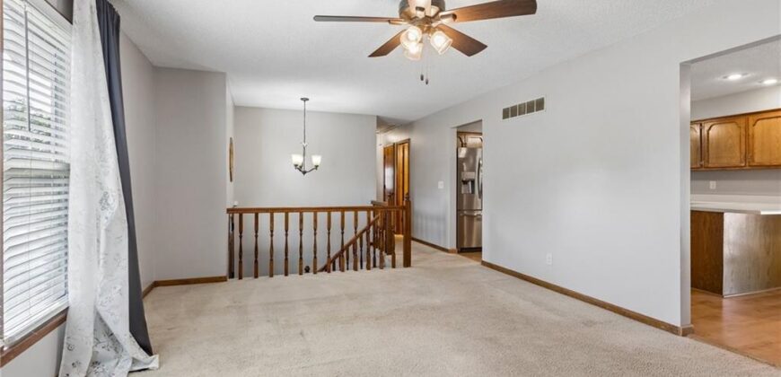 807 E Summit Street, Smithville, MO 64089