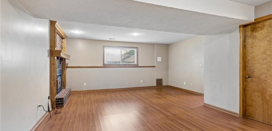 807 E Summit Street, Smithville, MO 64089