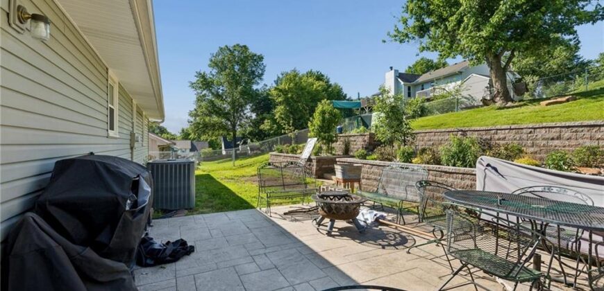 807 E Summit Street, Smithville, MO 64089