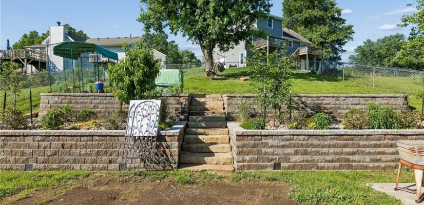 807 E Summit Street, Smithville, MO 64089