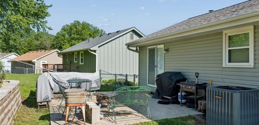807 E Summit Street, Smithville, MO 64089
