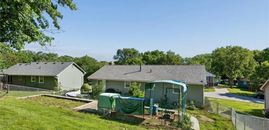 807 E Summit Street, Smithville, MO 64089