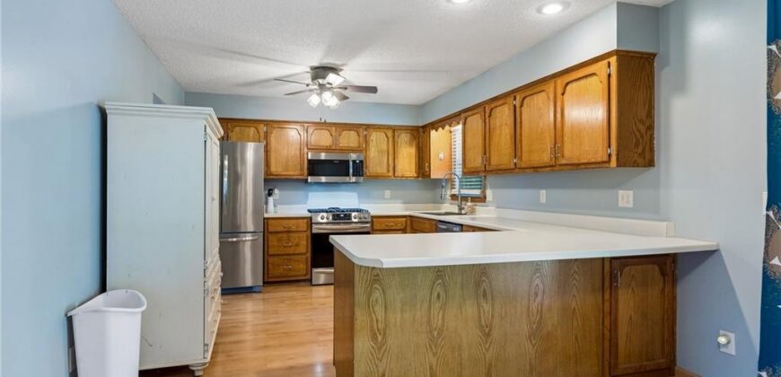 807 E Summit Street, Smithville, MO 64089