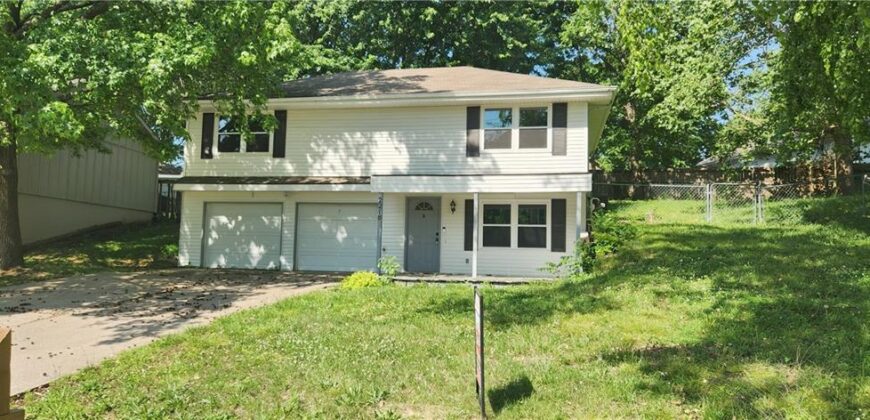 2218 Liberty Landing Road, Liberty, MO 64068