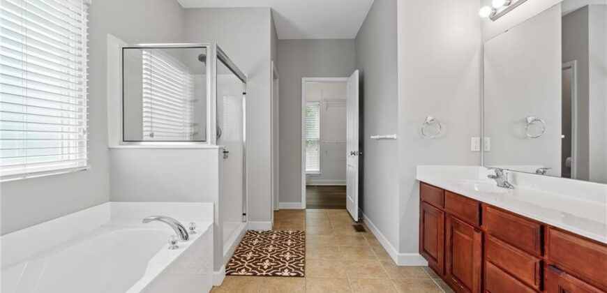 9801 N Farley Avenue, Kansas City, MO 64157