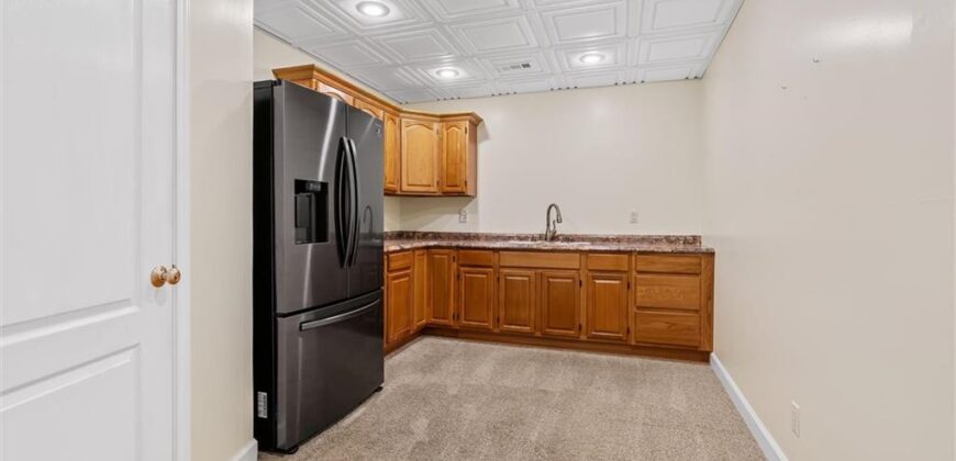 9801 N Farley Avenue, Kansas City, MO 64157