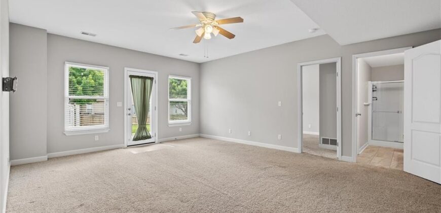 9801 N Farley Avenue, Kansas City, MO 64157
