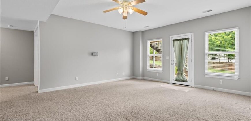 9801 N Farley Avenue, Kansas City, MO 64157