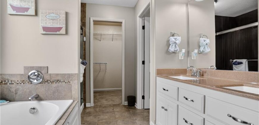 13300 N Copper Ridge Drive, Platte City, MO 64079