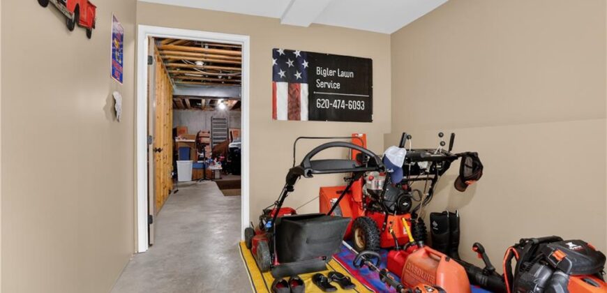 13300 N Copper Ridge Drive, Platte City, MO 64079