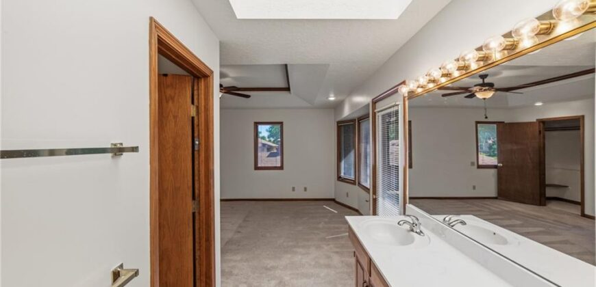 5308 N Wyandotte Street, Gladstone, MO 64118