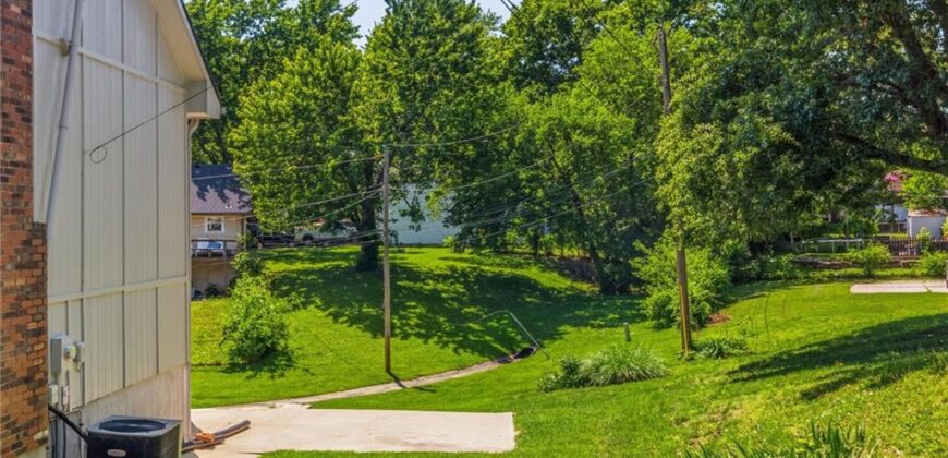 5308 N Wyandotte Street, Gladstone, MO 64118