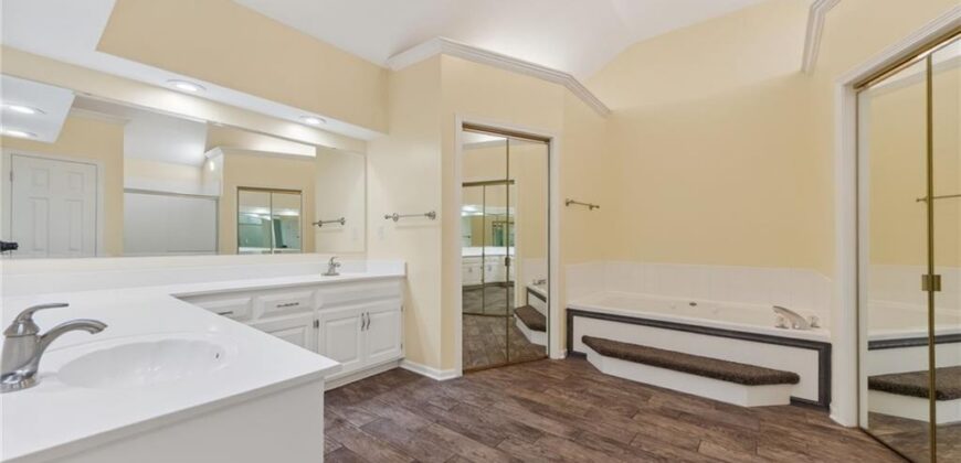 9127 NW 86 Court, Kansas City, MO 64153