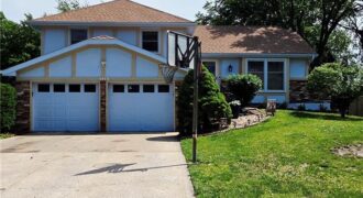 1813 Place Liberte Drive, Liberty, MO 64068