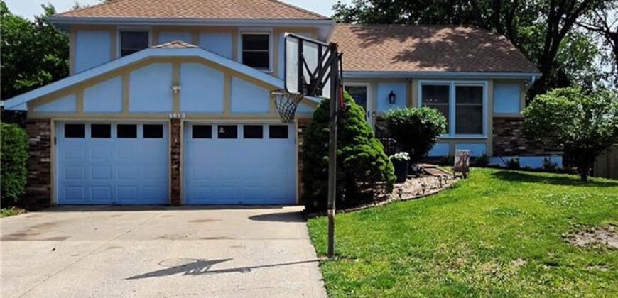 1813 Place Liberte Drive, Liberty, MO 64068
