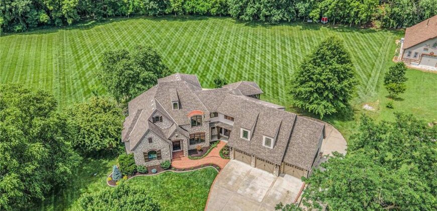 1900 NE 159th Street, Smithville, MO 64089