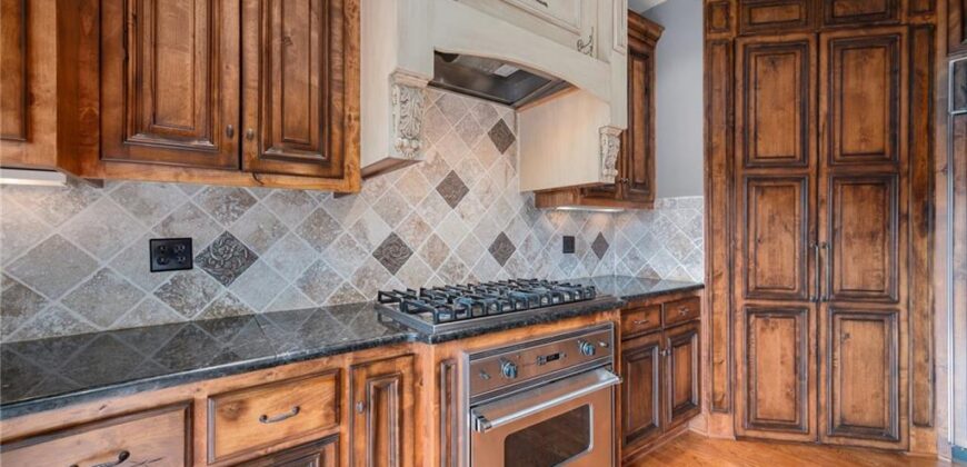 1900 NE 159th Street, Smithville, MO 64089