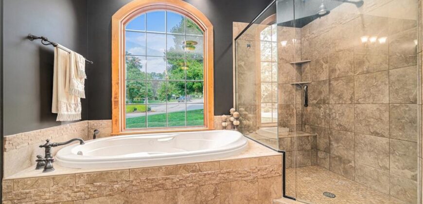 1900 NE 159th Street, Smithville, MO 64089