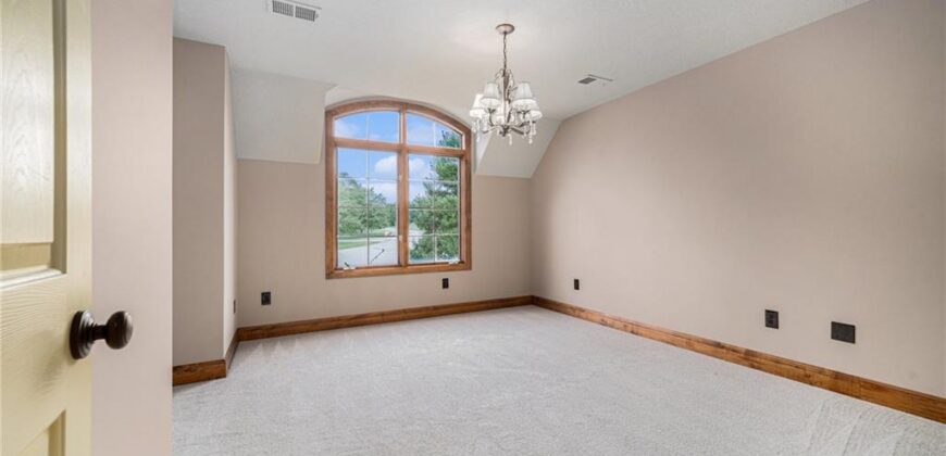 1900 NE 159th Street, Smithville, MO 64089