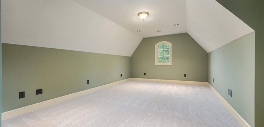 1900 NE 159th Street, Smithville, MO 64089