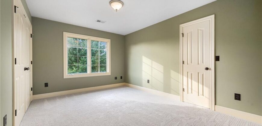 1900 NE 159th Street, Smithville, MO 64089