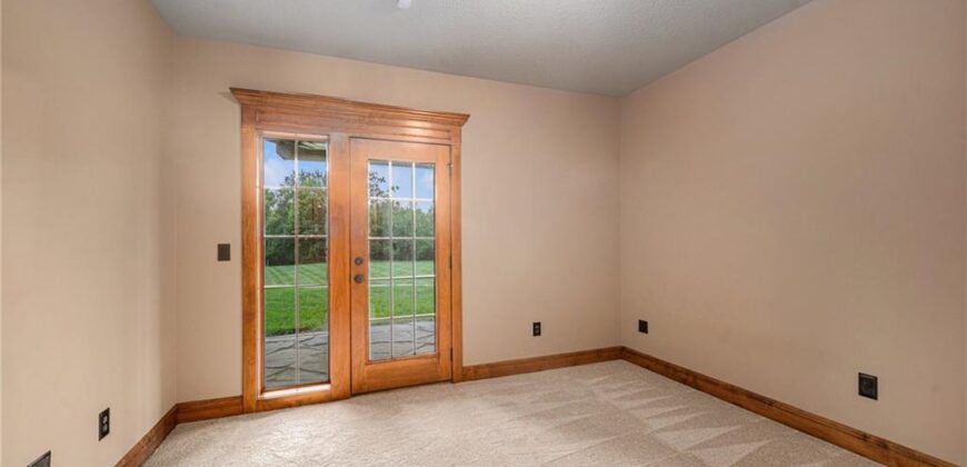 1900 NE 159th Street, Smithville, MO 64089