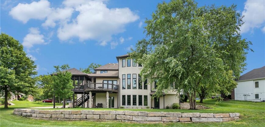 1900 NE 159th Street, Smithville, MO 64089