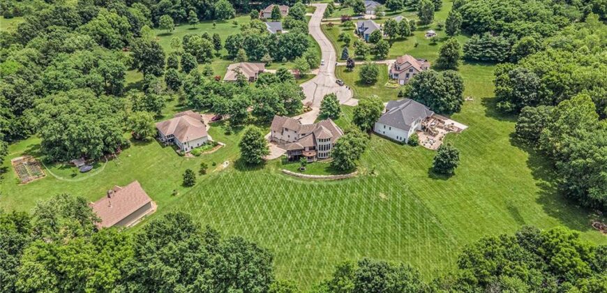 1900 NE 159th Street, Smithville, MO 64089