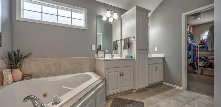 4605 NE 105th Street, Kansas City, MO 64156